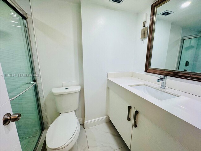 Building Photo - 18041 Biscayne Blvd