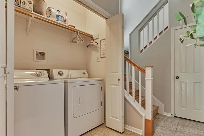 Building Photo - 87 Woodlily Pl