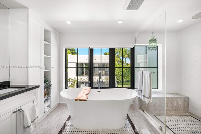 Building Photo - 5728 Pine Tree Dr