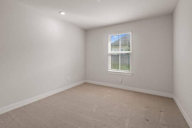 Building Photo - 4BR House