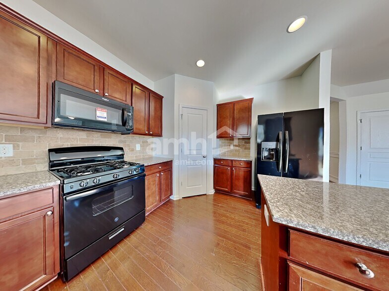 Building Photo - 8112 Hovingham Way