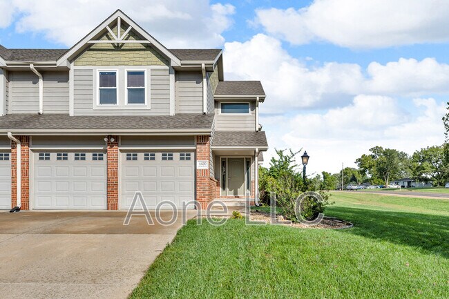 Building Photo - 4428 SE Oak Bend Dr