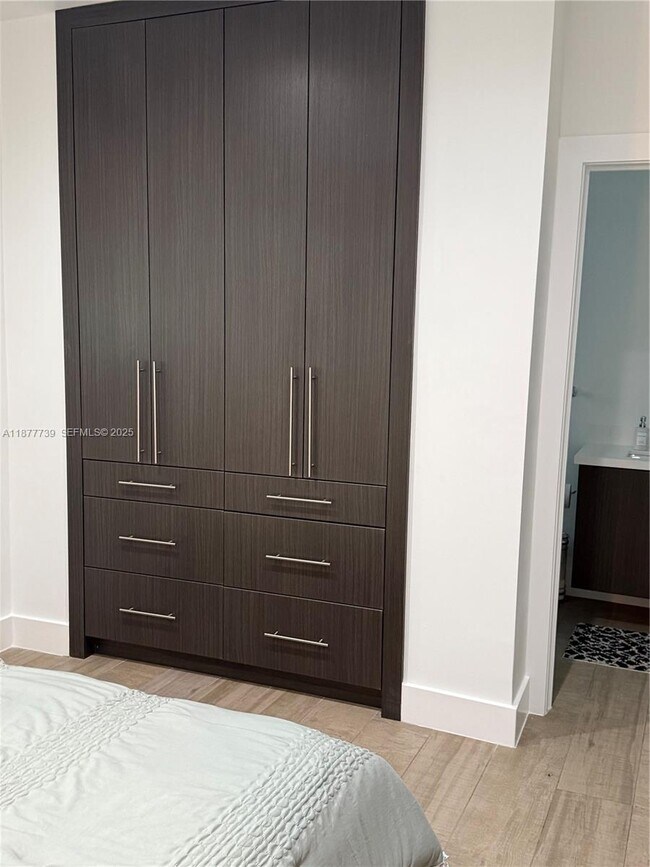 Building Photo - 3231 Salzedo St