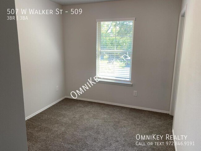 Building Photo - 507 W Walker St