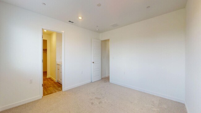 Building Photo - 3231 Carambola Ave