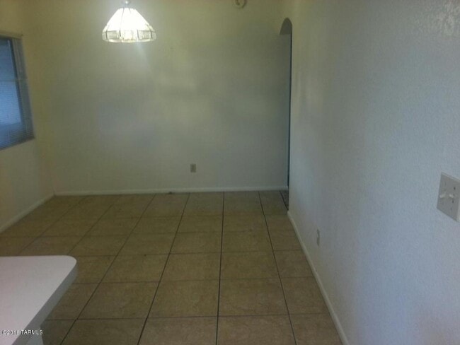 Building Photo - 1177 N Sonoita Ave