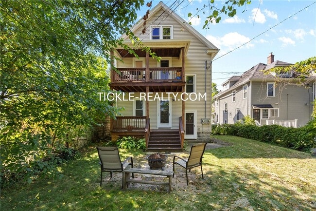 Building Photo - 15-17-17 Roosevelt St