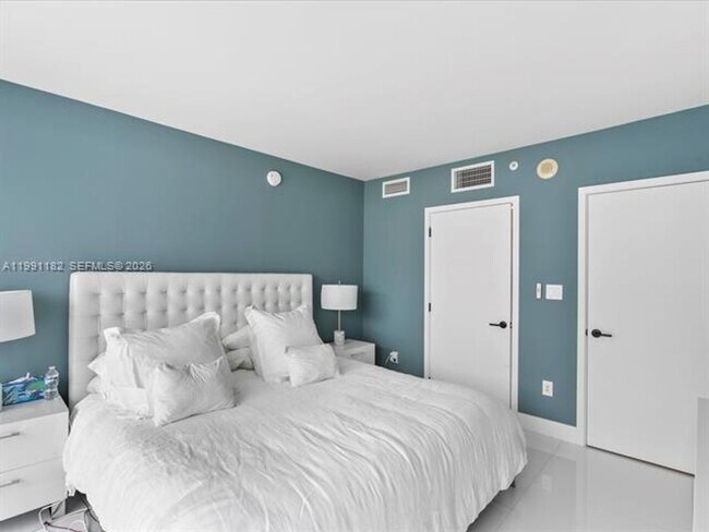 Building Photo - 6801 Collins Ave