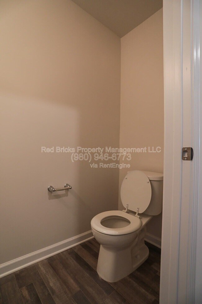 Building Photo - 230 Winston Ln