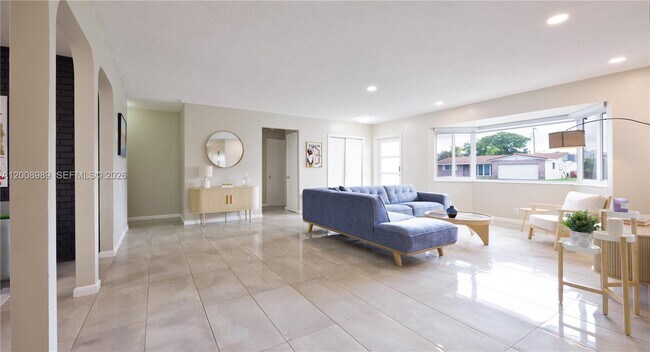 Building Photo - 609 S Crescent Dr