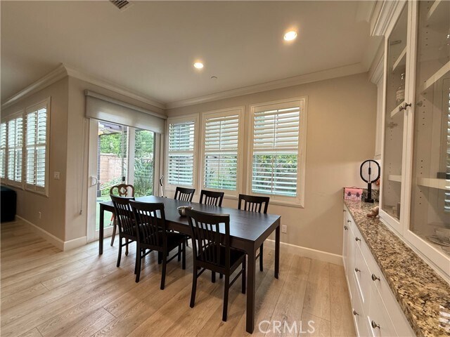 Building Photo - 120 Pendant
