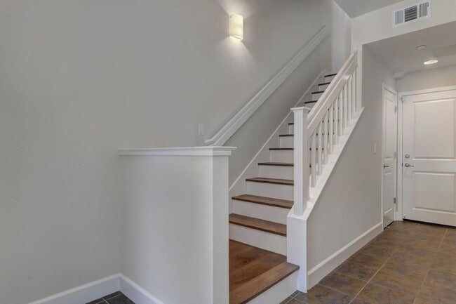 Building Photo - Exceptional End-Unit Townhome in Sterling Park – Palo Alto Living at Its Best!