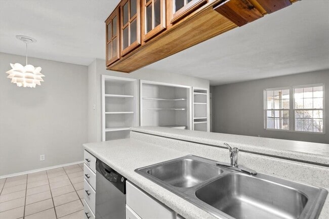 Building Photo - 910 Duncan Ln