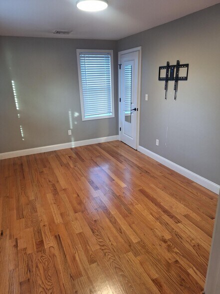 Building Photo - 435 Walnut St