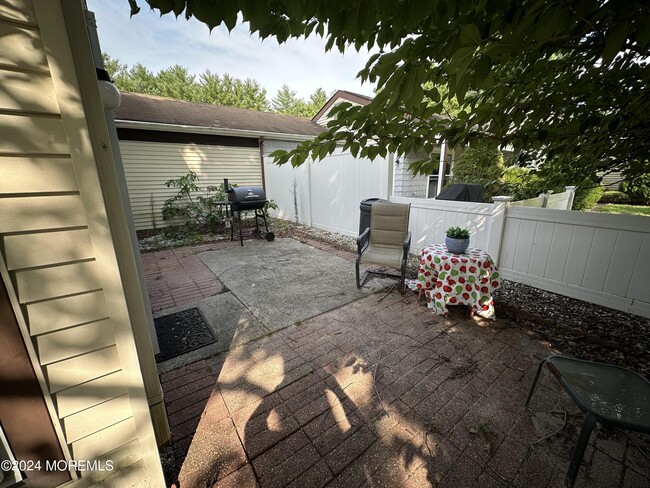 Building Photo - 805A Westminster Ct