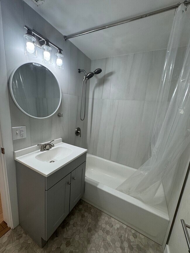 Building Photo - 6070 Longchamp Dr