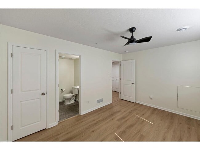 Building Photo - 8085 Central Park Way