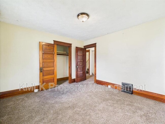 Building Photo - 689 Kenmore Blvd