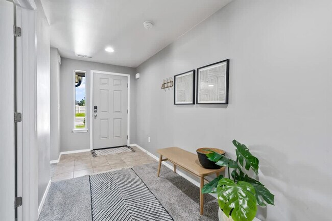 Building Photo - 2023 E Elm Grove Dr