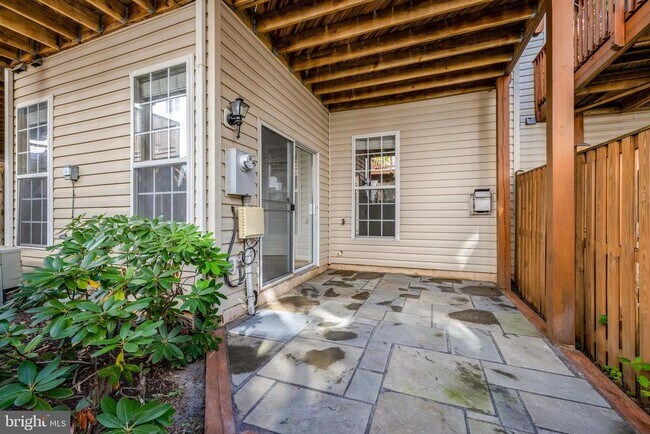 Building Photo - 12913 Wood Cres Cir