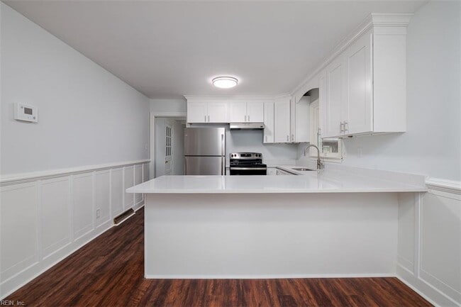 Building Photo - 5525 Greenefield Dr S