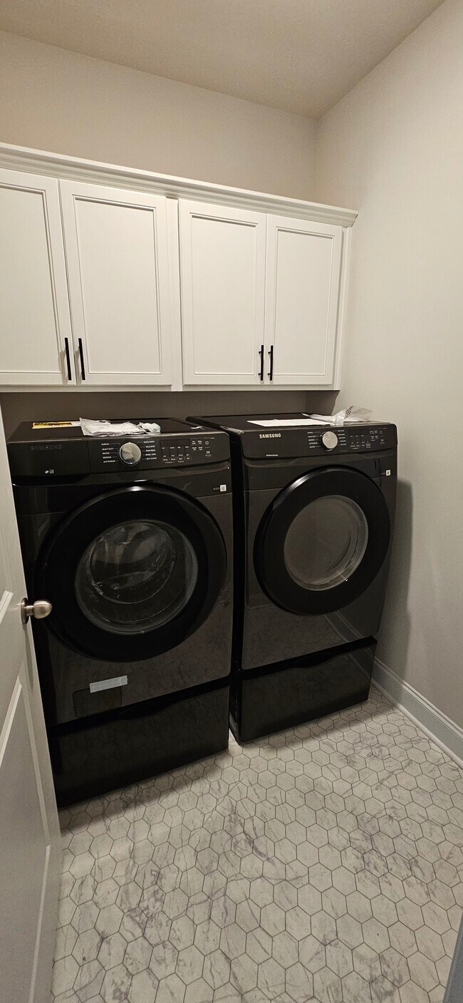 Building Photo - 1240 Ainsworth Alley