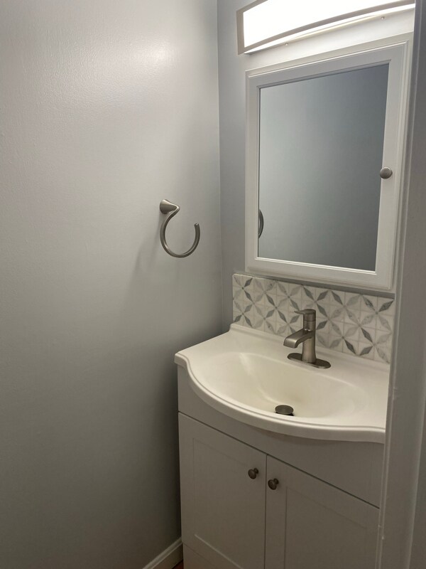 Building Photo - 105 Elmwood Dr