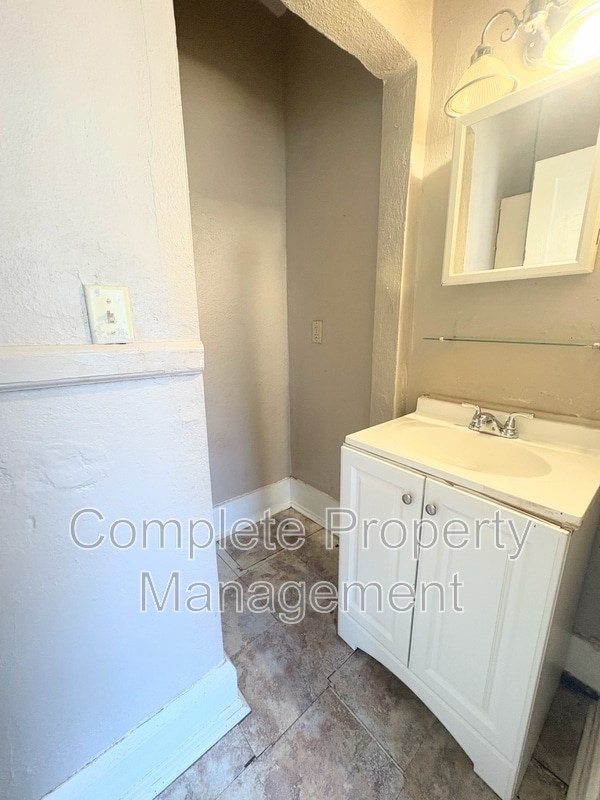 Building Photo - 1313 4th Terrace W