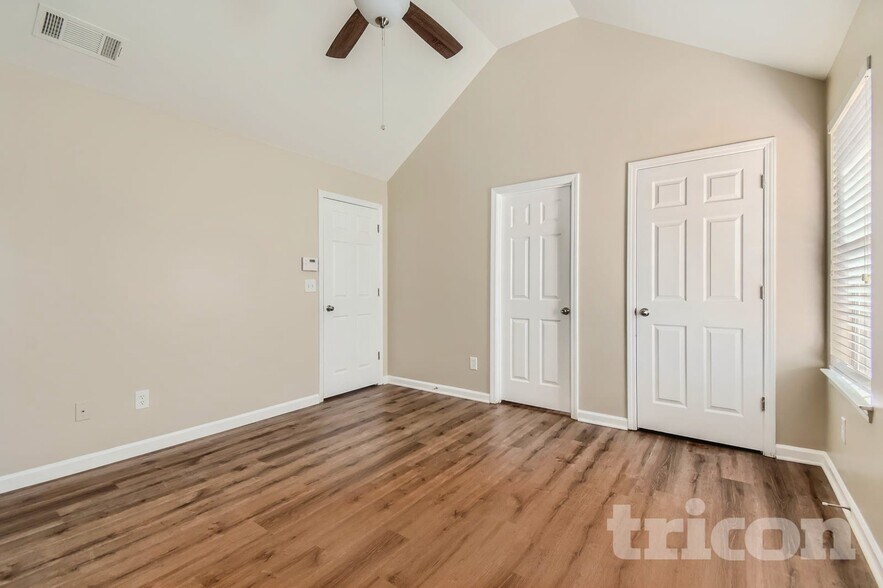 Building Photo - 30 Silver Willow Walk
