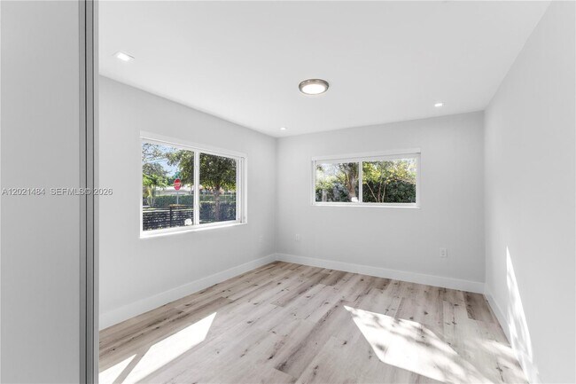 Building Photo - 8910 NE 9th Ct