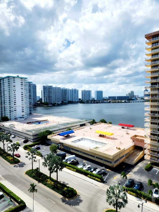 Building Photo - 250 174th St