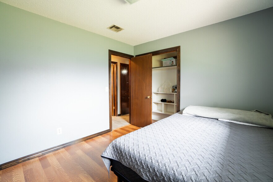 Building Photo - 2308 SW 76th St