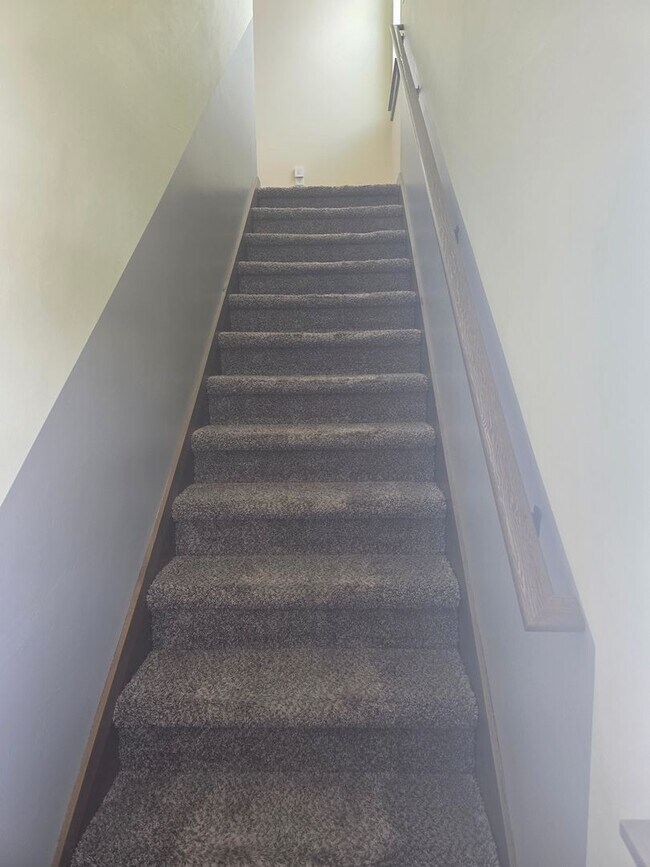 Building Photo - 3 Bedroom 2.5 Bath Condo near MSU