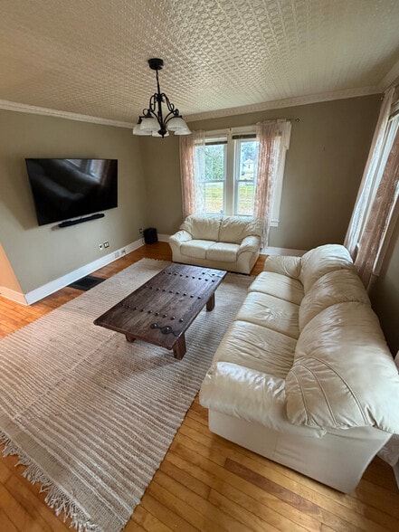 Building Photo - 117 Park St