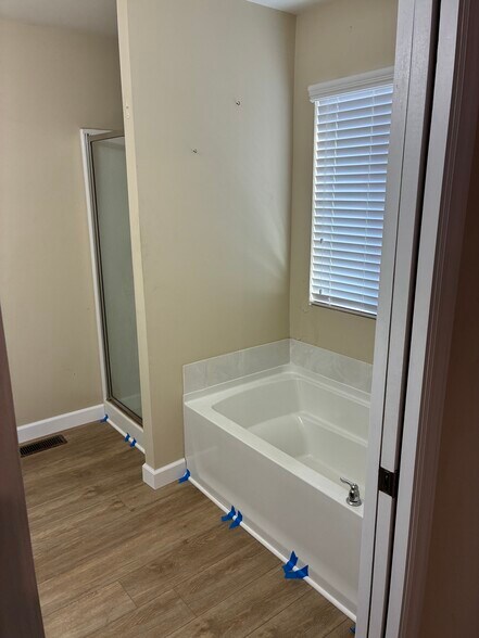 Building Photo - 1120 Marathon Dr