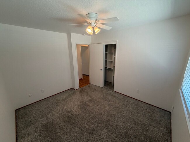 Building Photo - 3 Bedroom | 2 Bathroom | Single Family Home