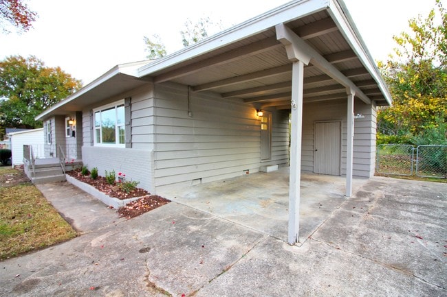 Building Photo - 3004 S Q St