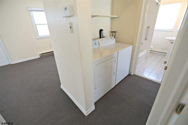 Building Photo - 12 Crestmont Dr
