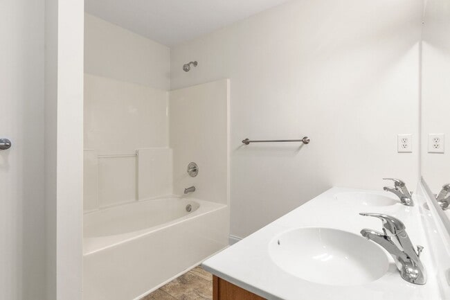 Building Photo - Beautiful Updated Townhouse located in Iredell County! 2BR/2.5BA Garage