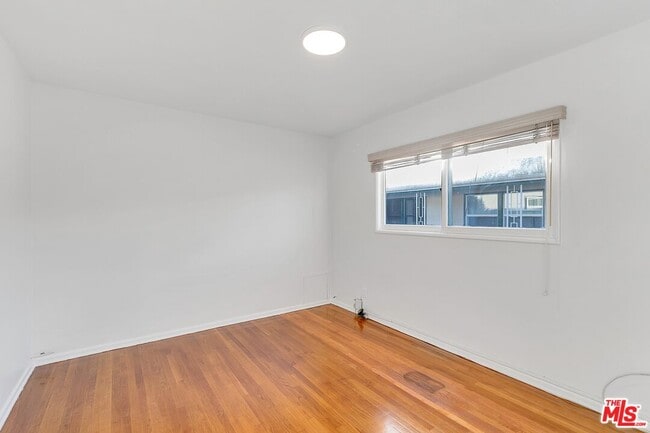 Building Photo - 2033 Euclid St