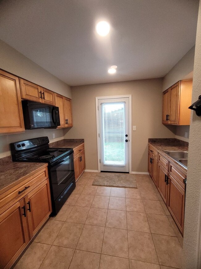 Building Photo - 1218 W Spruce St