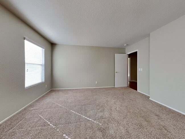 Building Photo - 38645 Annette Ave