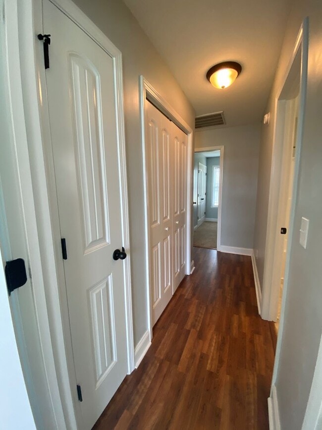 Building Photo - Adorable 3 bed/2 bath home! Great location!