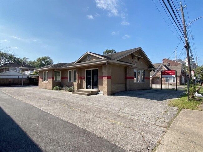 Primary Photo - 1635 Richmond Ave