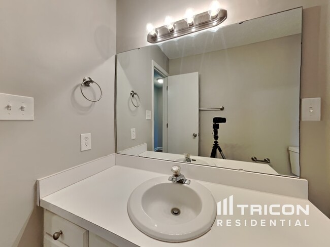 Building Photo - 5404 Trenburg Ct