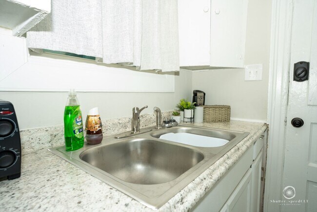 Building Photo - 324 Stockton St