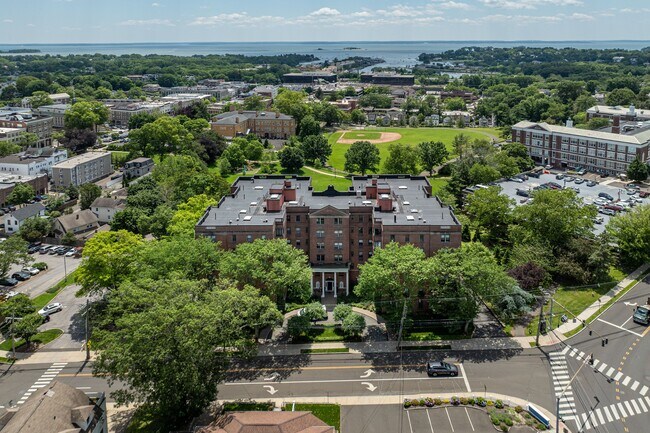 Building Photo - 40 W Elm St