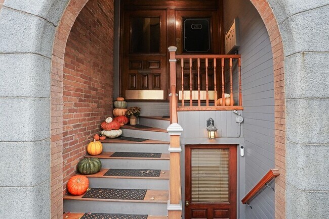 Building Photo - 110 Union Pk St