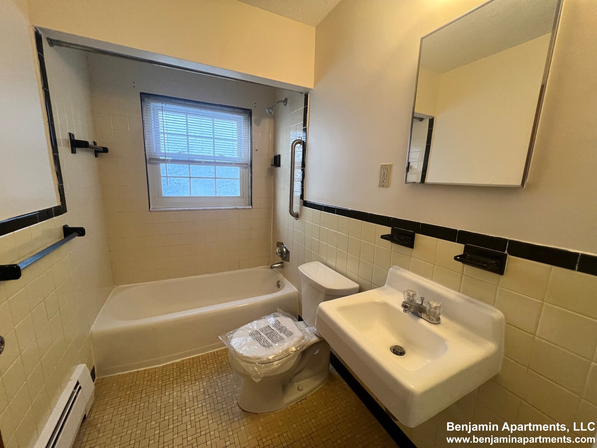 Building Photo - 15 Allen St