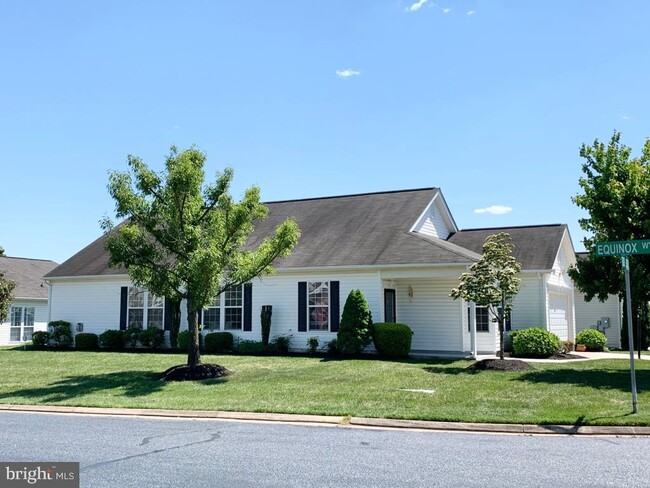 Building Photo - 17614 Four Seasons Dr